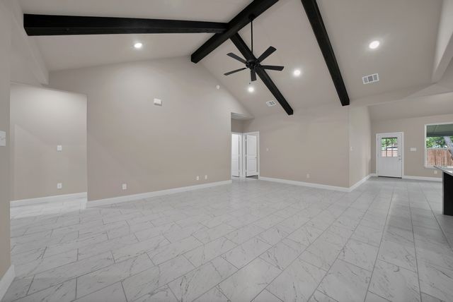 407 E Willingham Street, Cleburne, TX 76031