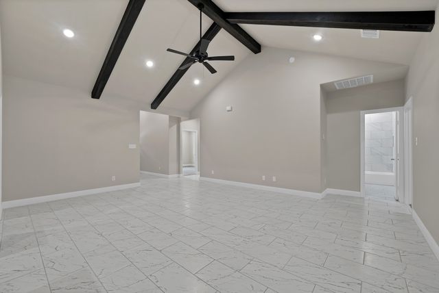 407 E Willingham Street, Cleburne, TX 76031