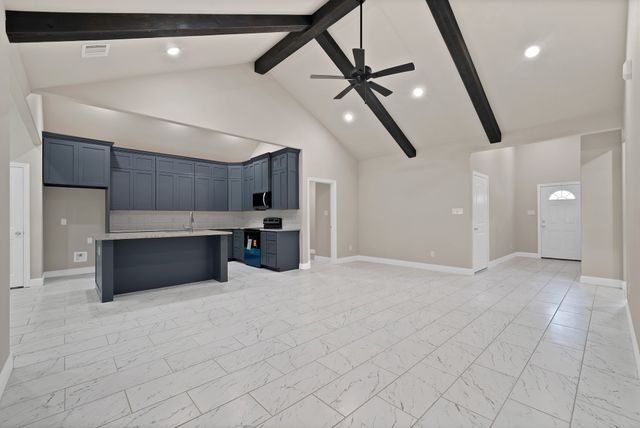 407 E Willingham Street, Cleburne, TX 76031