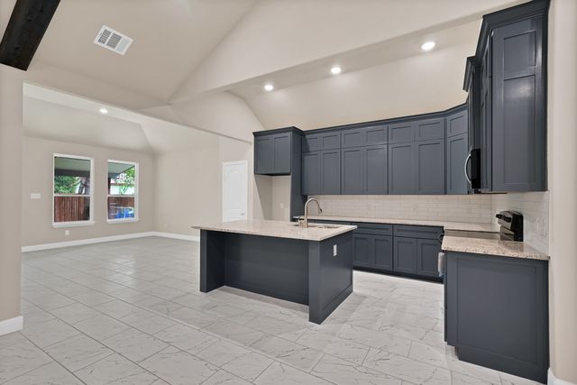 407 E Willingham Street, Cleburne, TX 76031