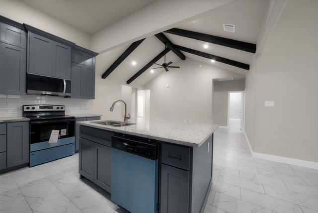 407 E Willingham Street, Cleburne, TX 76031