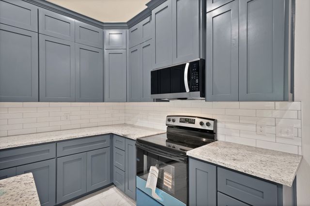 407 E Willingham Street, Cleburne, TX 76031