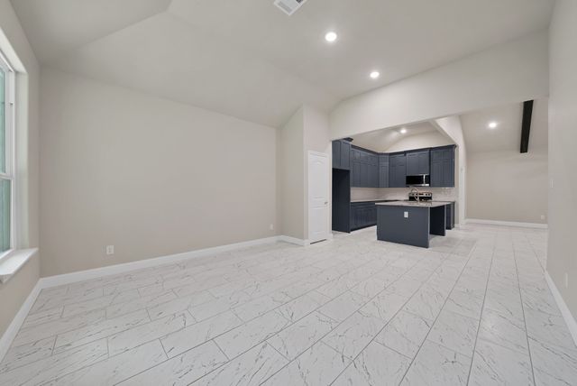 407 E Willingham Street, Cleburne, TX 76031
