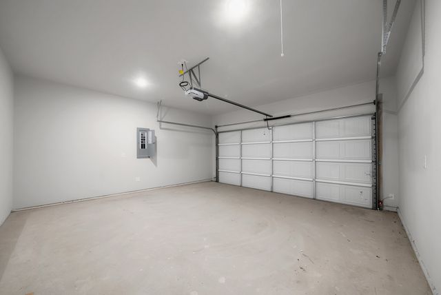 407 E Willingham Street, Cleburne, TX 76031