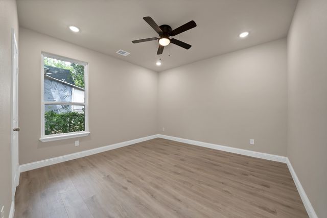 407 E Willingham Street, Cleburne, TX 76031