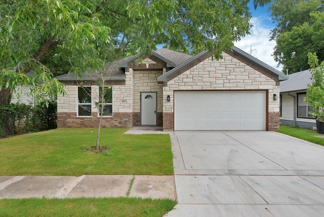 407 E Willingham Street, Cleburne, TX 76031