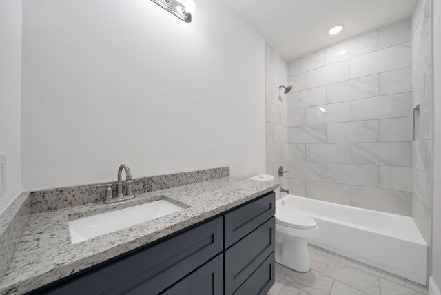 407 E Willingham Street, Cleburne, TX 76031