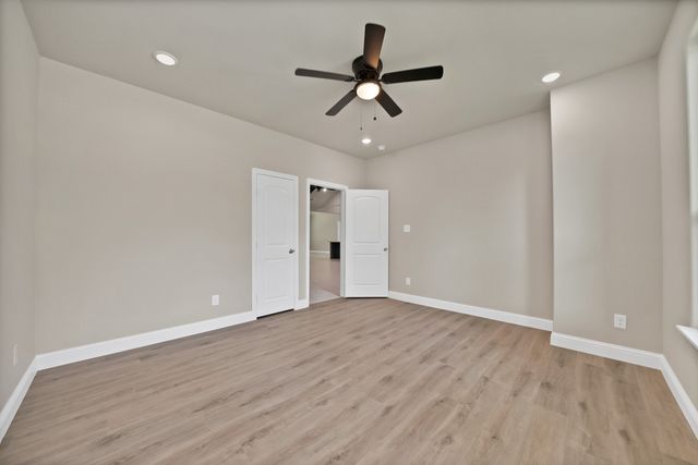 407 E Willingham Street, Cleburne, TX 76031