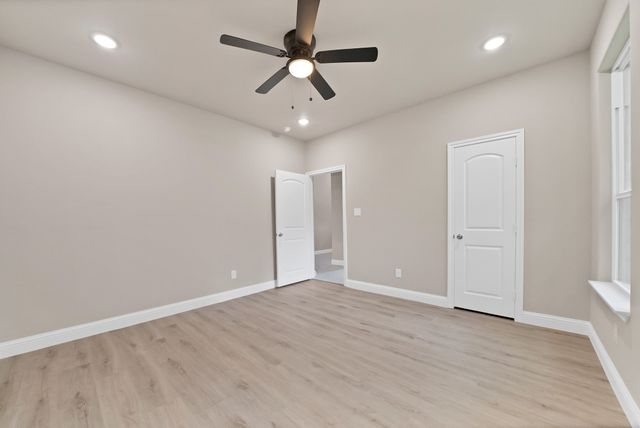 407 E Willingham Street, Cleburne, TX 76031