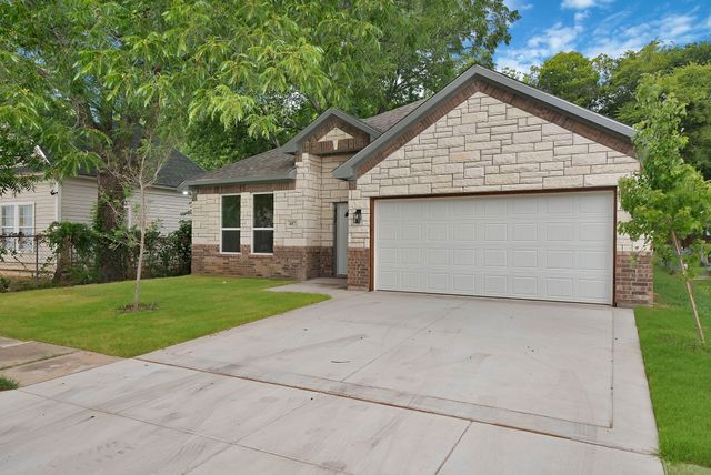 407 E Willingham Street, Cleburne, TX 76031