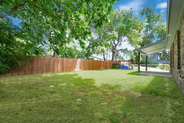 407 E Willingham Street, Cleburne, TX 76031
