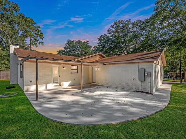 9096 N Comanche Circle, Willis, TX 77378