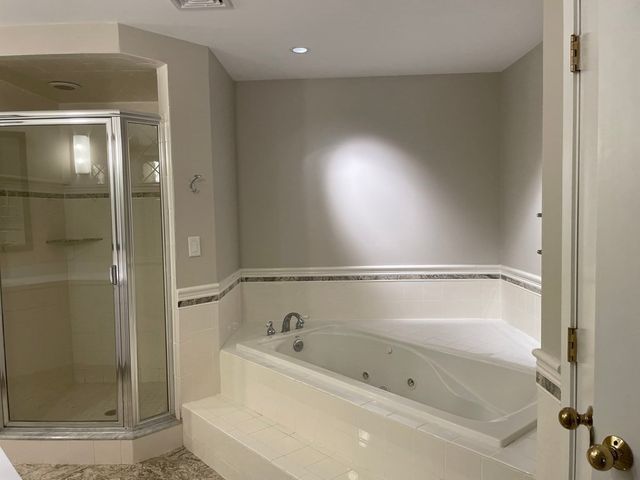 69 Algonquin Rd 69, Newton, MA 02467