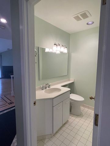 69 Algonquin Rd 69, Newton, MA 02467