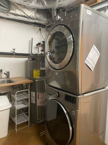 69 Algonquin Rd 69, Newton, MA 02467
