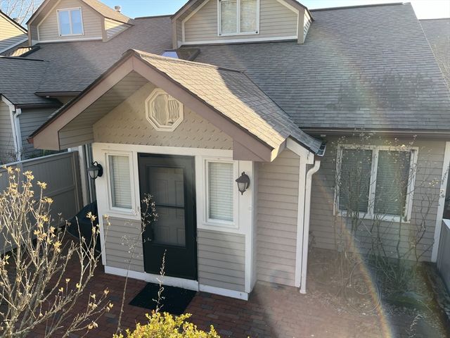 69 Algonquin Rd 69, Newton, MA 02467