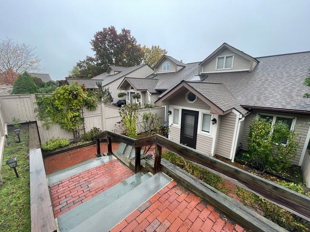 69 Algonquin Rd 69, Newton, MA 02467