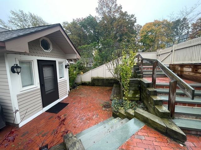 69 Algonquin Rd 69, Newton, MA 02467