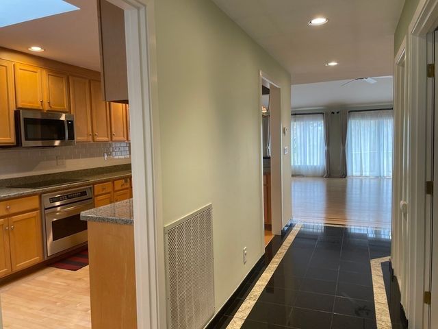 69 Algonquin Rd 69, Newton, MA 02467