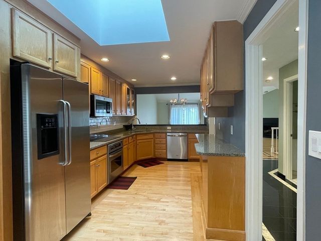 69 Algonquin Rd 69, Newton, MA 02467