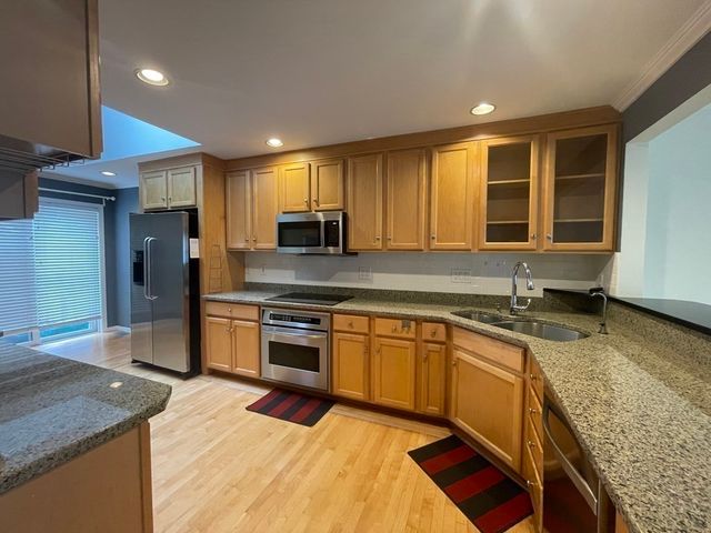 69 Algonquin Rd 69, Newton, MA 02467