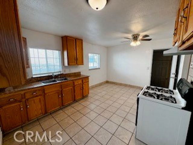 431 E Rosslynn, Fullerton, CA 92832