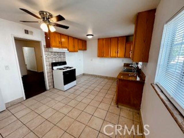 431 E Rosslynn, Fullerton, CA 92832