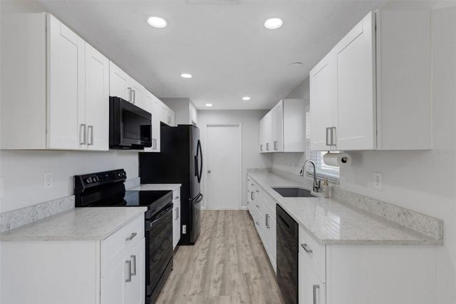 2057 LINWOOD DRIVE, Sarasota, FL 34232