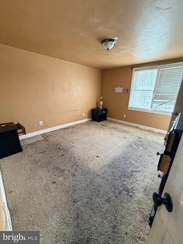 327 W 21ST ST, Chester, PA 19013