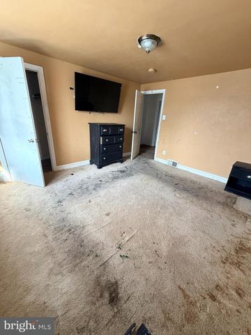 327 W 21ST ST, Chester, PA 19013