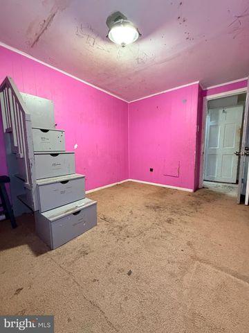 327 W 21ST ST, Chester, PA 19013