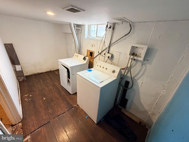 327 W 21ST ST, Chester, PA 19013