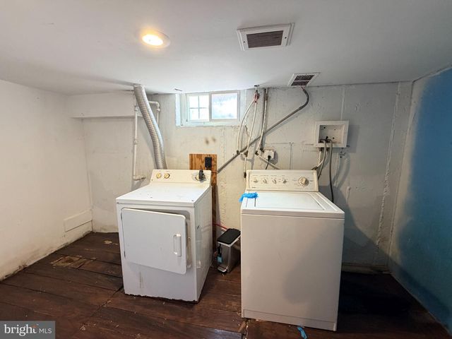 327 W 21ST ST, Chester, PA 19013