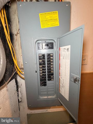 327 W 21ST ST, Chester, PA 19013