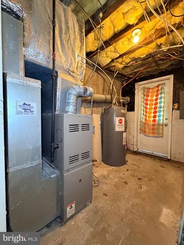 327 W 21ST ST, Chester, PA 19013