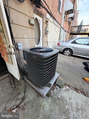 327 W 21ST ST, Chester, PA 19013