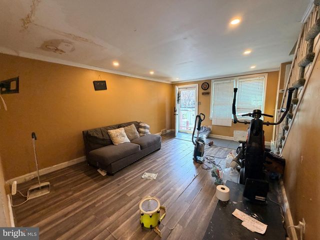 327 W 21ST ST, Chester, PA 19013