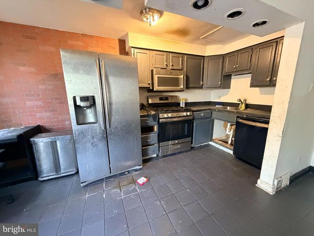 327 W 21ST ST, Chester, PA 19013