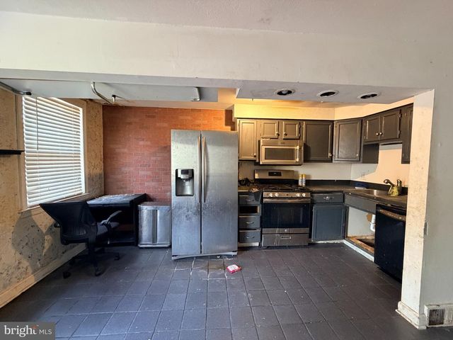 327 W 21ST ST, Chester, PA 19013