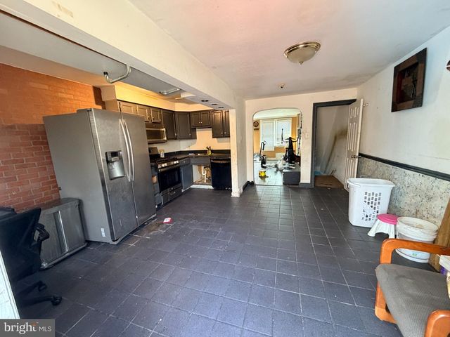 327 W 21ST ST, Chester, PA 19013