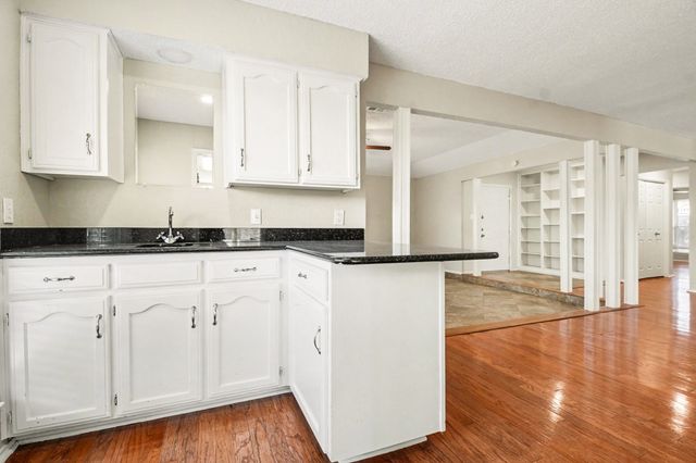 2109 Oakmeadow Street, Bedford, TX 76021