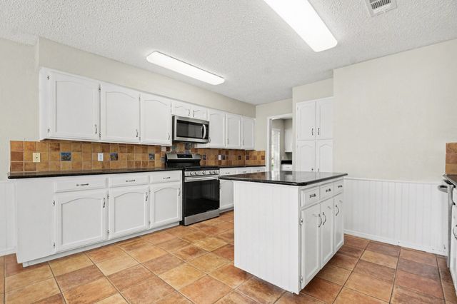 2109 Oakmeadow Street, Bedford, TX 76021