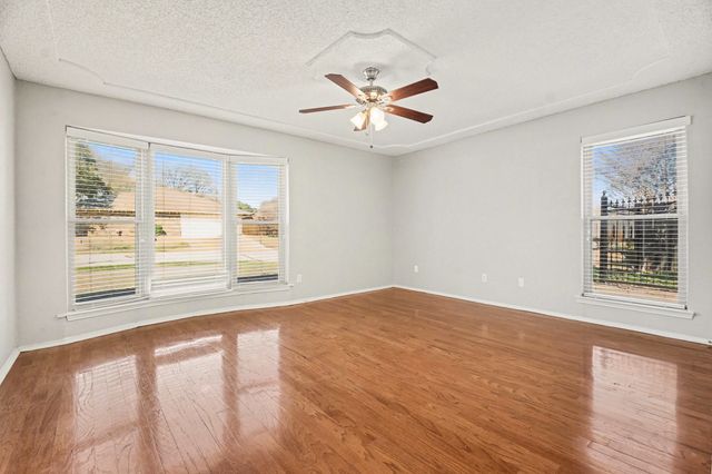 2109 Oakmeadow Street, Bedford, TX 76021