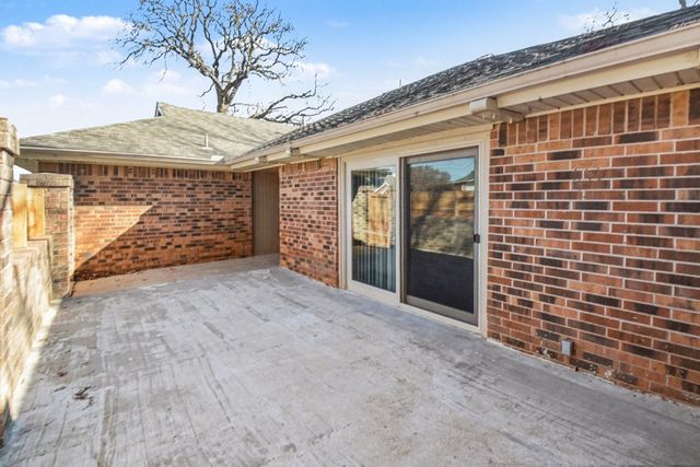 2109 Oakmeadow Street, Bedford, TX 76021