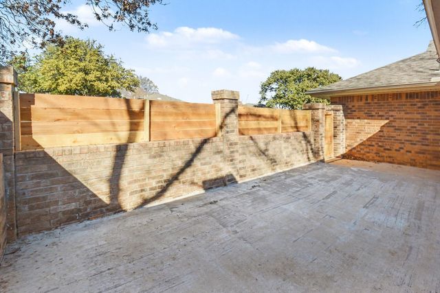 2109 Oakmeadow Street, Bedford, TX 76021