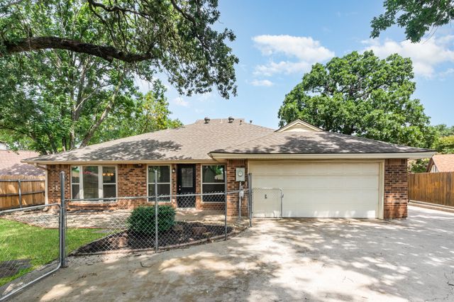 2109 Oakmeadow Street, Bedford, TX 76021
