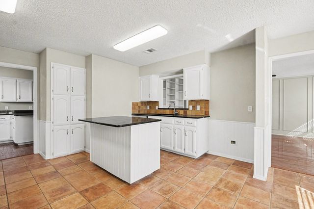 2109 Oakmeadow Street, Bedford, TX 76021