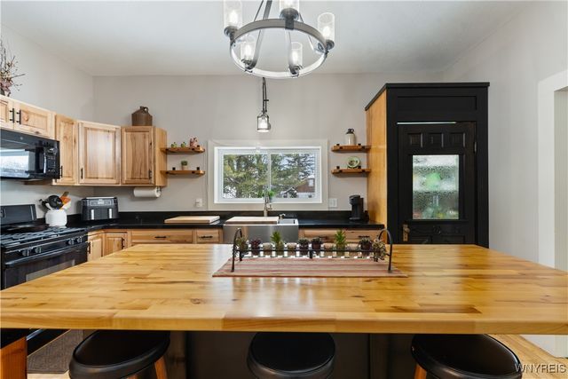 6707 East Lake Road, Castile, NY 14427