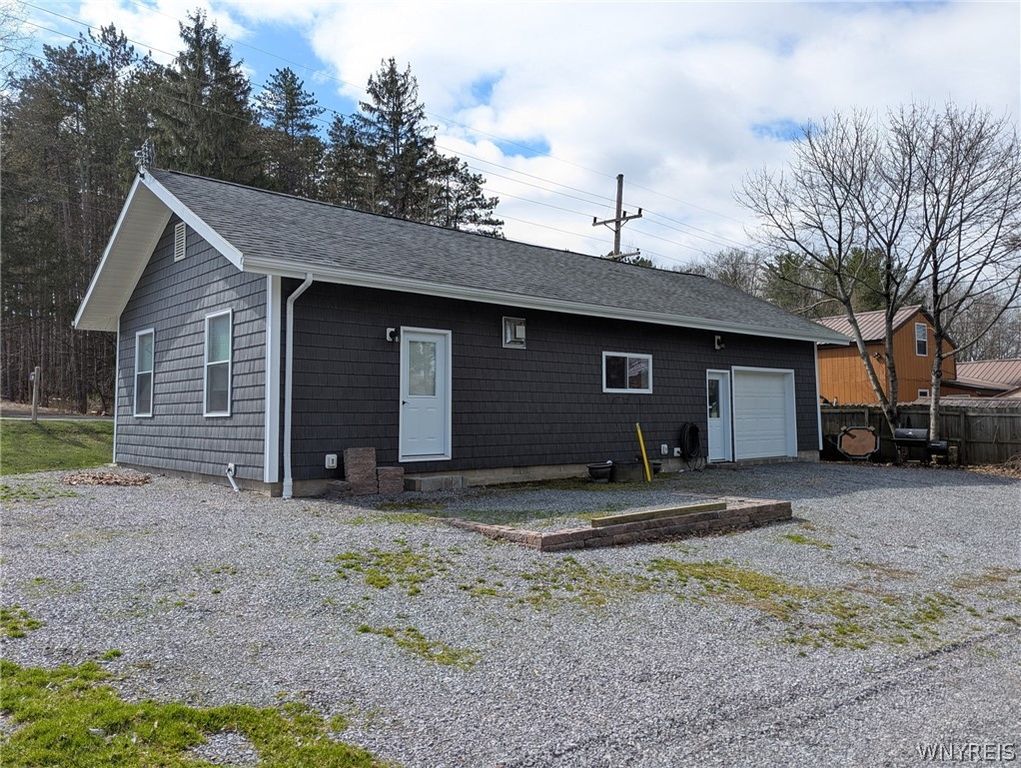 6707 East Lake Road, Castile, NY 14427