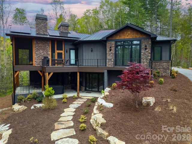 726 Ugugu Drive, Brevard, NC 28712